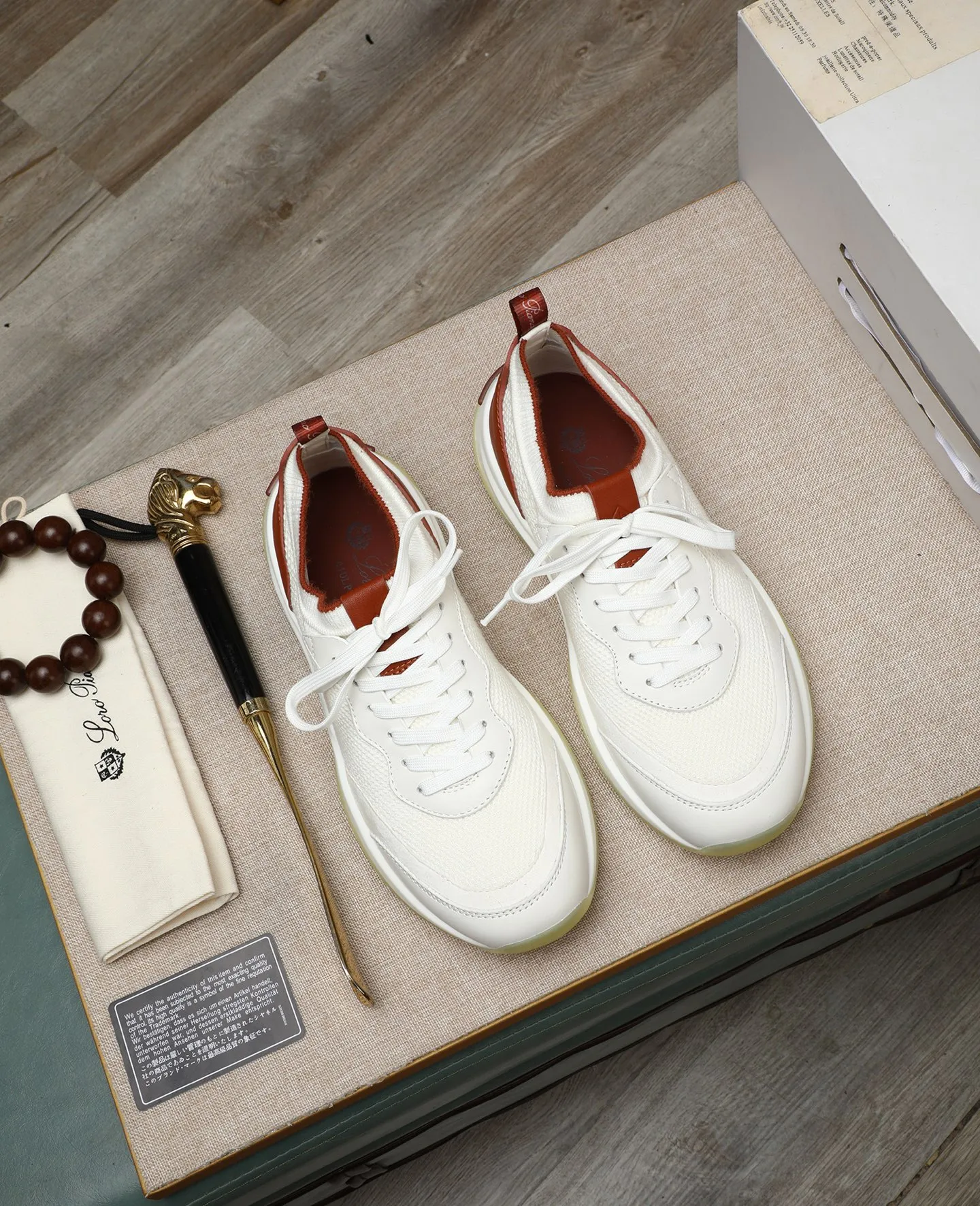 Men's shoes 💰620 🔥𝐥𝐨𝐫𝐨 𝐏𝐢𝐚𝐧𝐚 lp classic loafers, an Italian treasure brand, the only brand that can match Hermès! Only after wearing it do we realize that we can’t live up to our feet. The upper is made of imported first-layer cowhide with breathable fly-knit fabric, water-dyed cowhide foot pads, and the official original glass rubber outsole and pendant. Exclusive original packaging (tag ➕ brand paper ➕ outer box ➕ hand bag) code number: 38-44. Can be customized 45-46